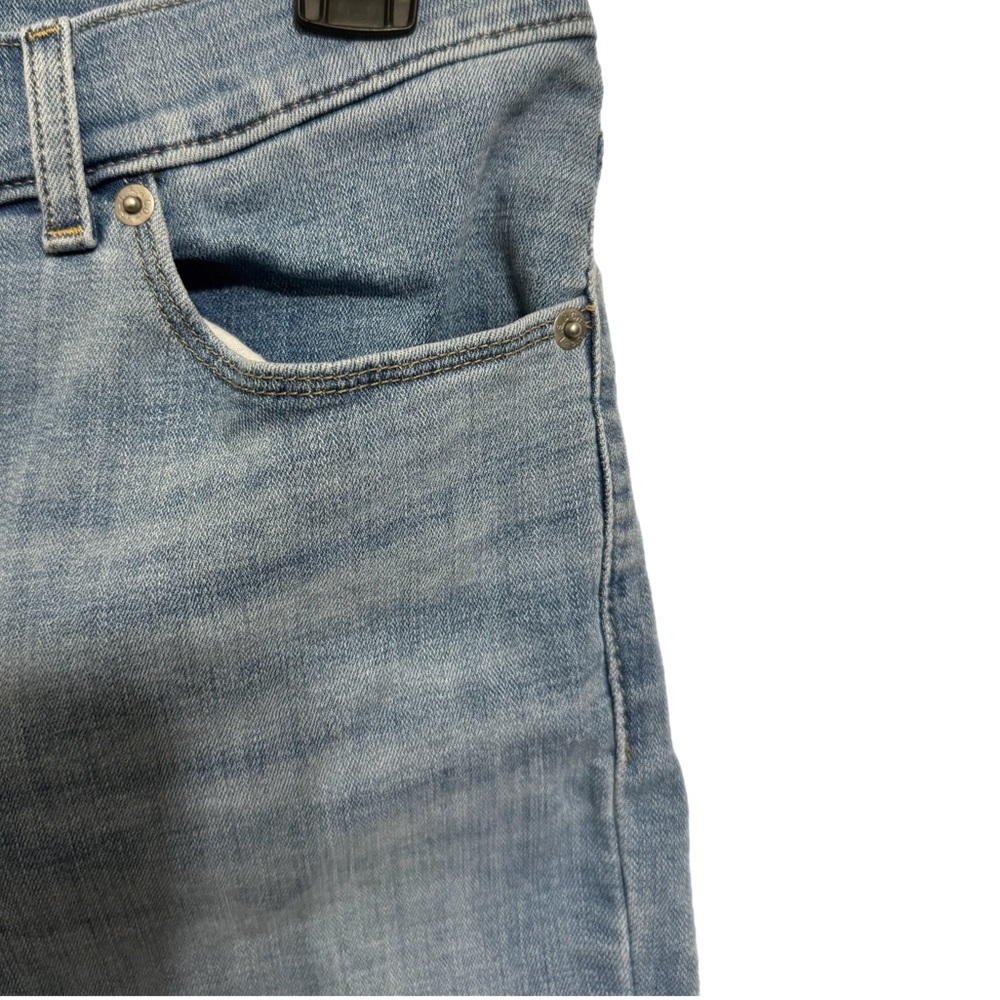 Levi’s Women's Premium Bermuda Shorts Size 27 - Picture 3 of 13